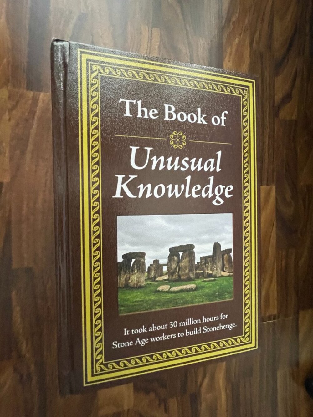 The Book of Unusual Knowledge: Big Book of Fascinating Facts & Information - Picture 2 of 11
